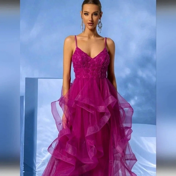 Giffniseti Women's Prom Dress Features 3D Rose Print, Layered Tulle and High-End - Picture 3 of 8